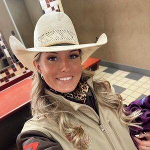 Meet your Posher, Karli